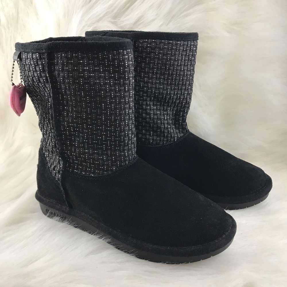 Skechers Black and Silver Women’s boots size 6.5